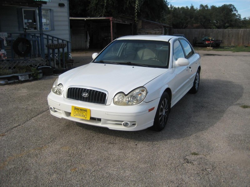 Hyundai Sonata Vehicle Full-screen Gallery Image 07