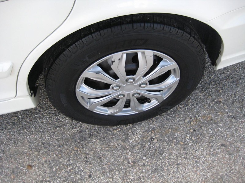Hyundai Sonata Vehicle Full-screen Gallery Image 09