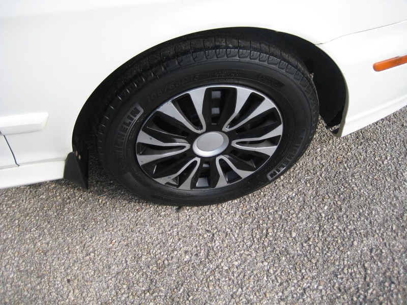 Hyundai Sonata Vehicle Full-screen Gallery Image 11