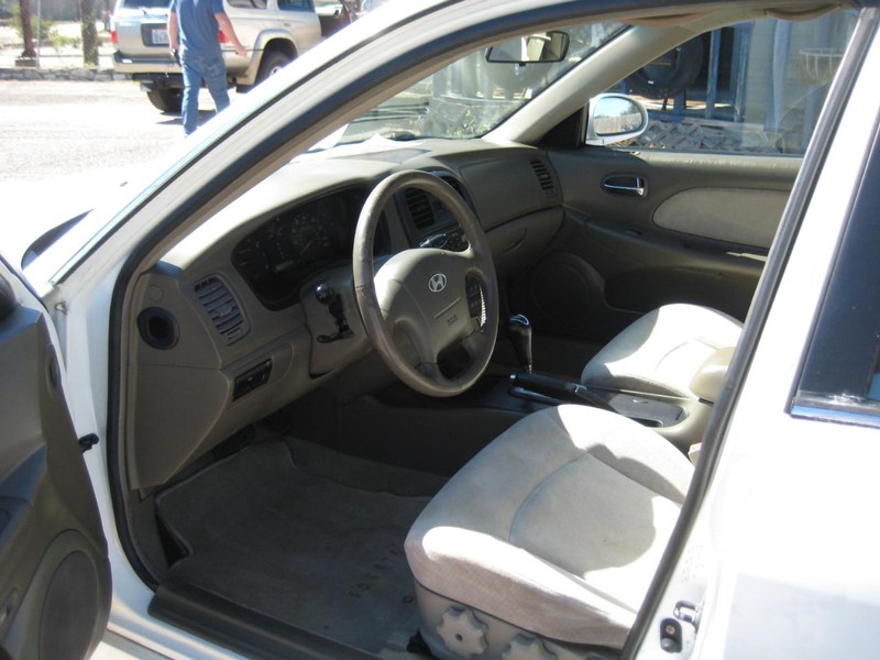 Hyundai Sonata Vehicle Full-screen Gallery Image 12
