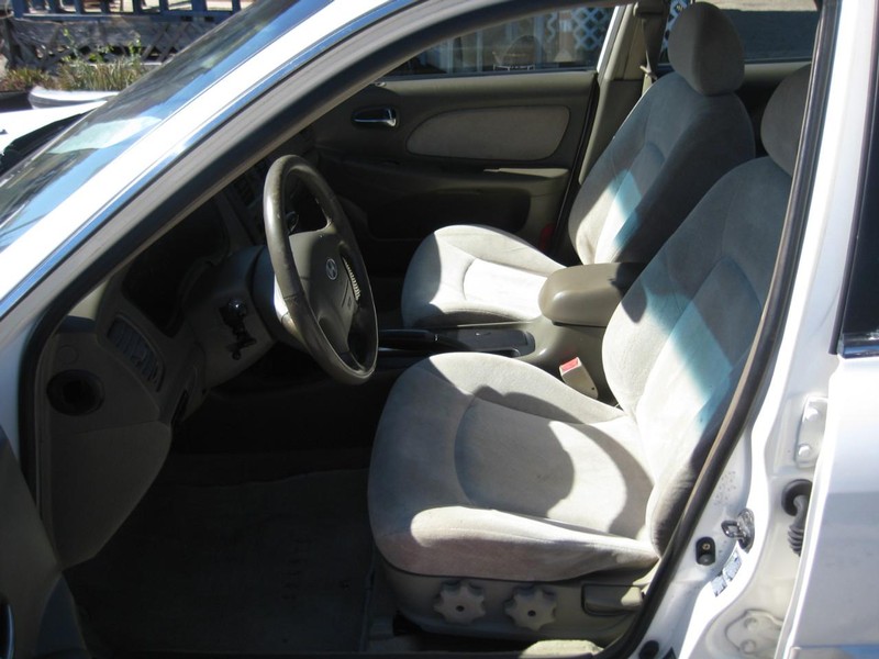 Hyundai Sonata Vehicle Full-screen Gallery Image 13