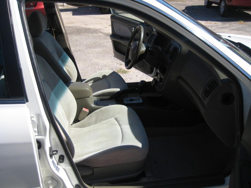 Hyundai Sonata Vehicle Full-screen Gallery Image 16