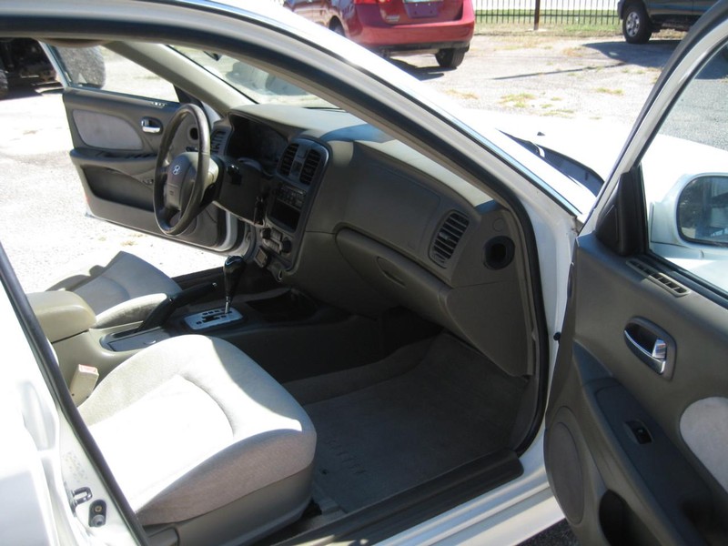Hyundai Sonata Vehicle Full-screen Gallery Image 17