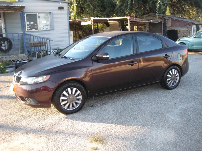 Kia Forte Vehicle Full-screen Gallery Image 02