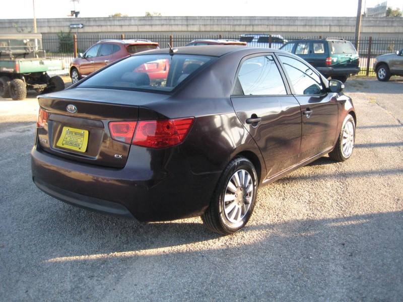Kia Forte Vehicle Full-screen Gallery Image 05