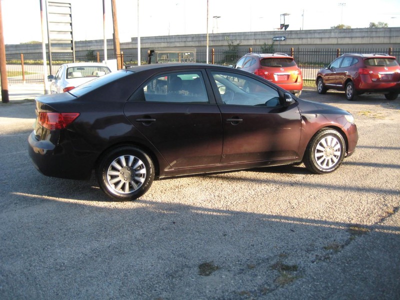 Kia Forte Vehicle Full-screen Gallery Image 06