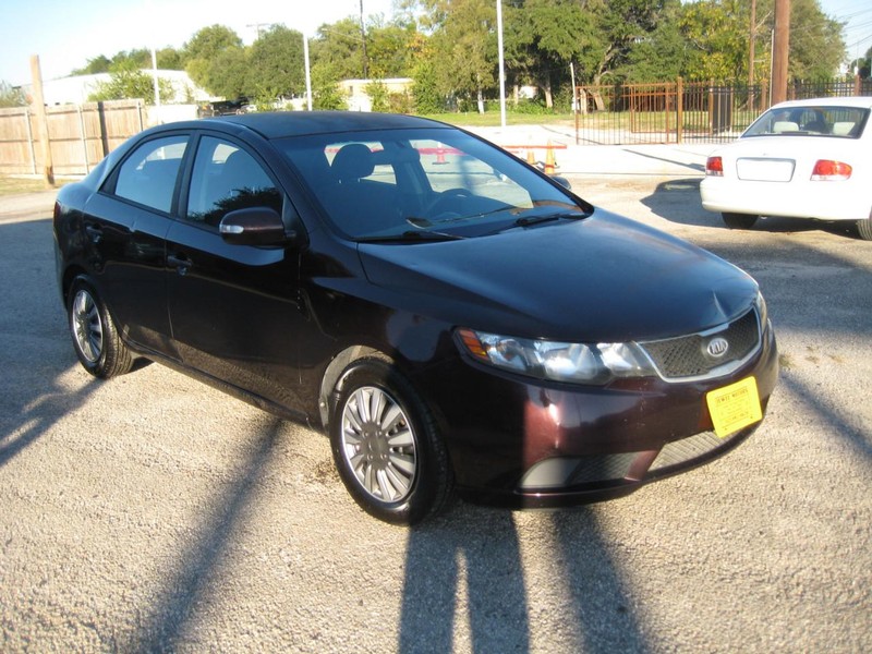 Kia Forte Vehicle Full-screen Gallery Image 08