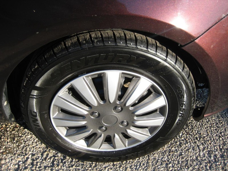 Kia Forte Vehicle Full-screen Gallery Image 09