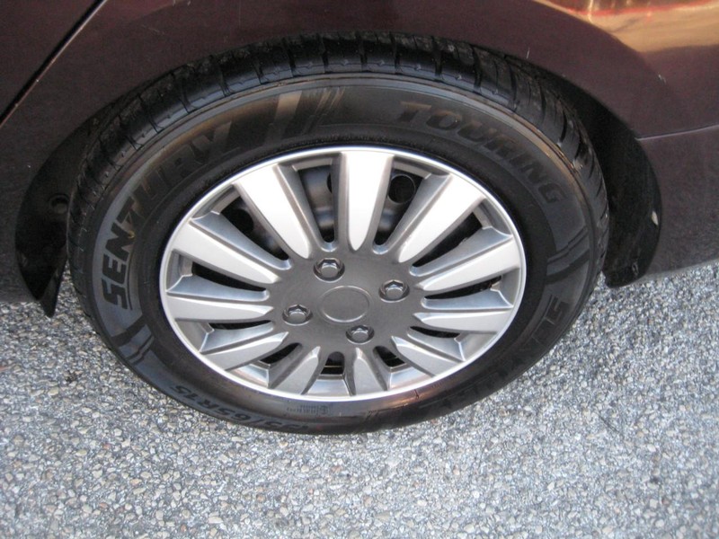 Kia Forte Vehicle Full-screen Gallery Image 11