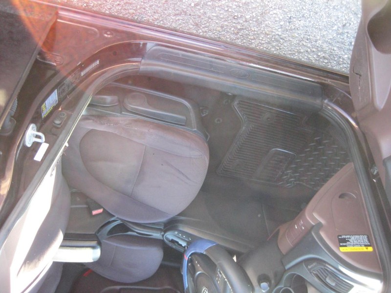 Kia Forte Vehicle Full-screen Gallery Image 16