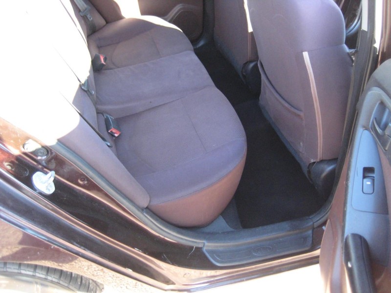 Kia Forte Vehicle Full-screen Gallery Image 19
