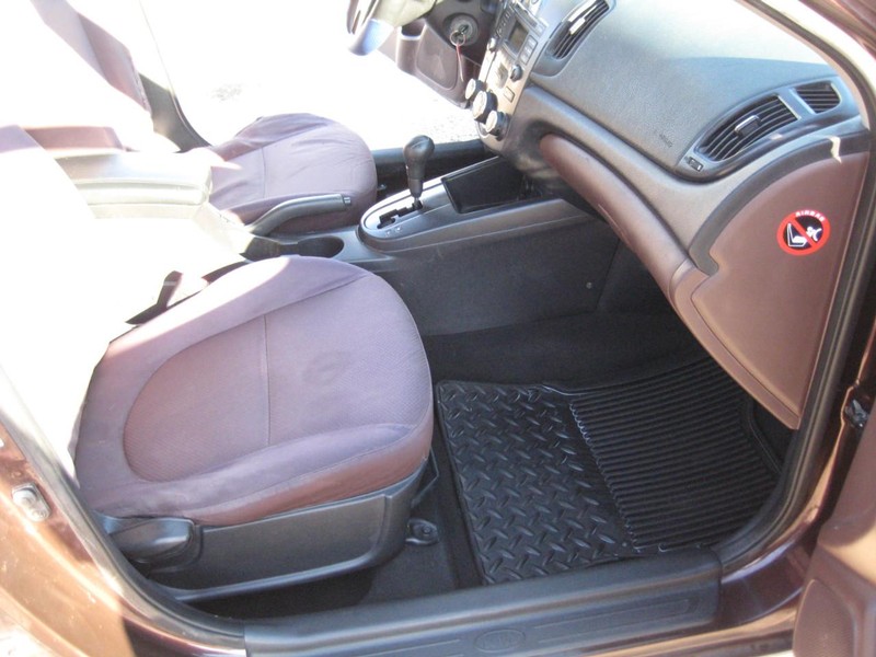 Kia Forte Vehicle Full-screen Gallery Image 20