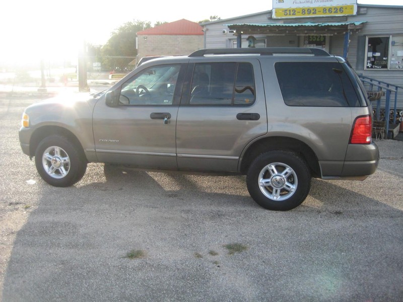 Ford Explorer Vehicle Image 03