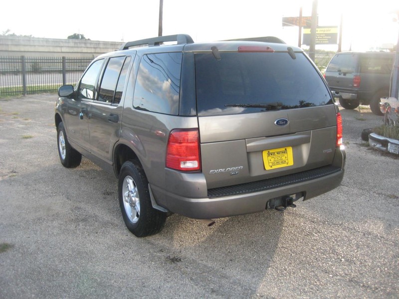Ford Explorer Vehicle Image 04