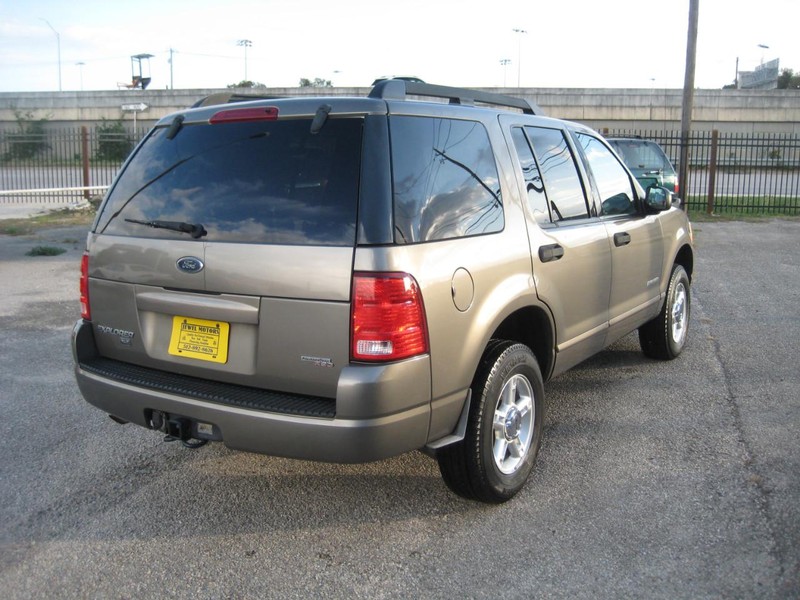 Ford Explorer Vehicle Image 05