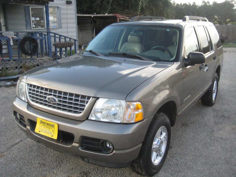 Ford Explorer Vehicle Image 08