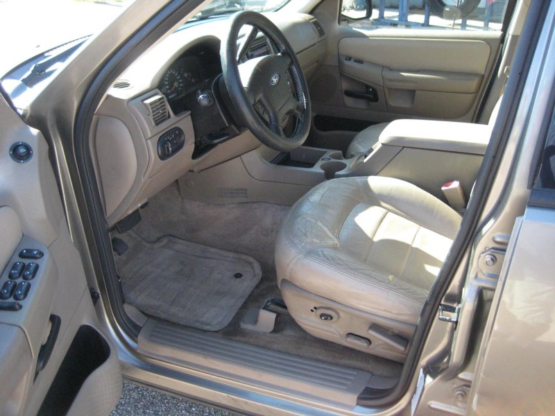 Ford Explorer Vehicle Image 09