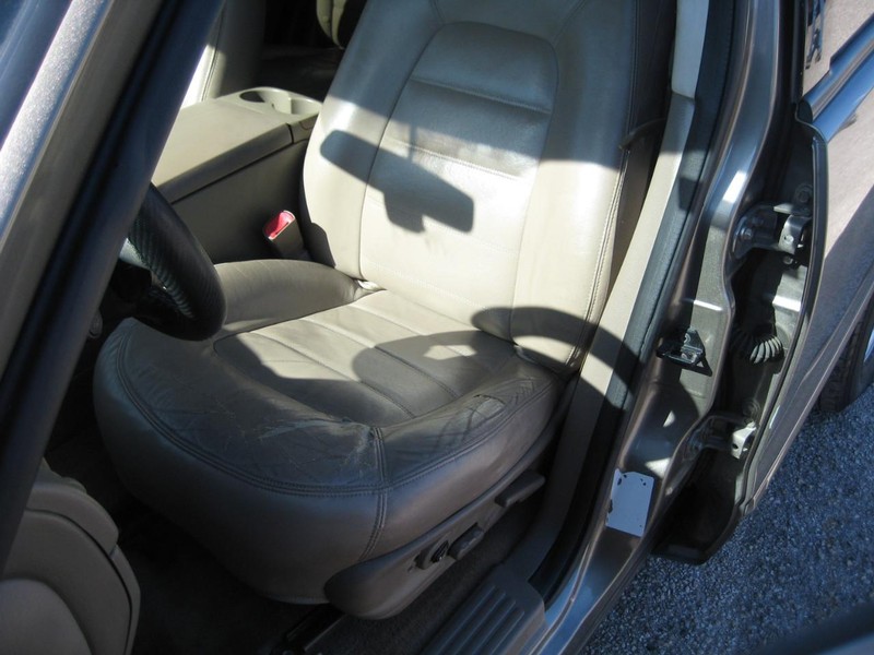 Ford Explorer Vehicle Image 10