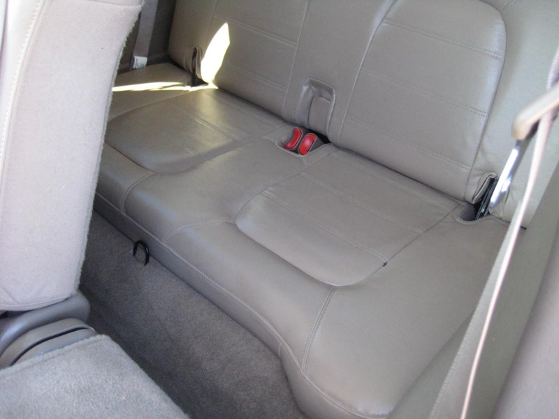 Ford Explorer Vehicle Image 12