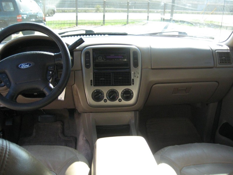Ford Explorer Vehicle Image 13