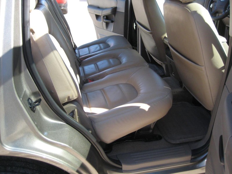 Ford Explorer Vehicle Image 14