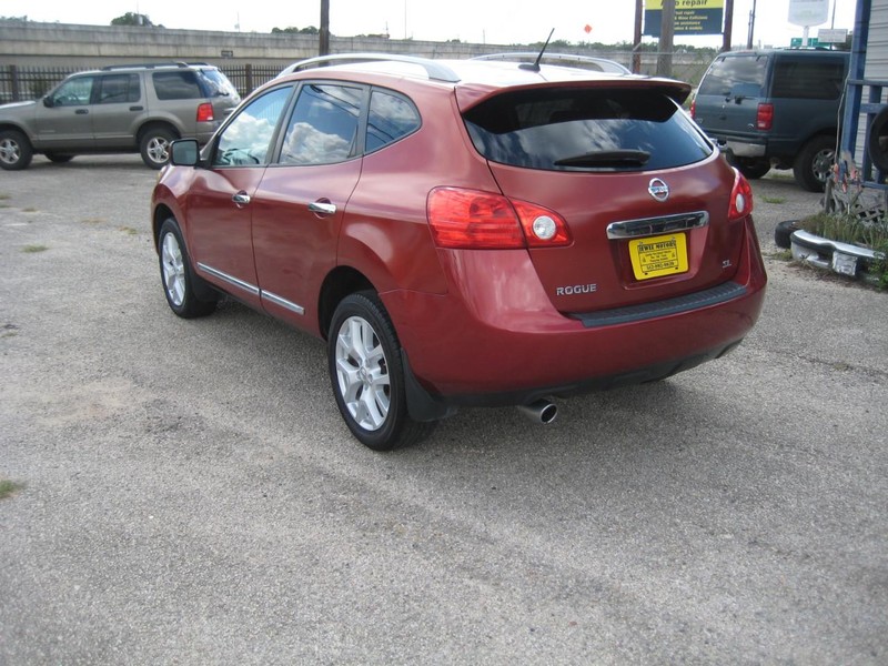 Nissan Rogue Vehicle Image 03