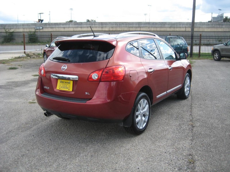 Nissan Rogue Vehicle Image 04
