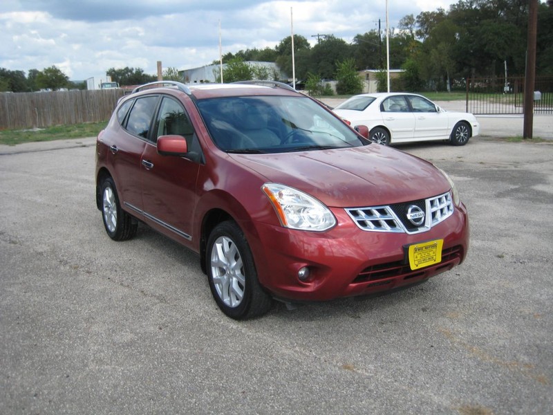 Nissan Rogue Vehicle Image 06