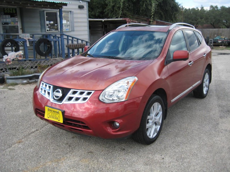 Nissan Rogue Vehicle Image 07