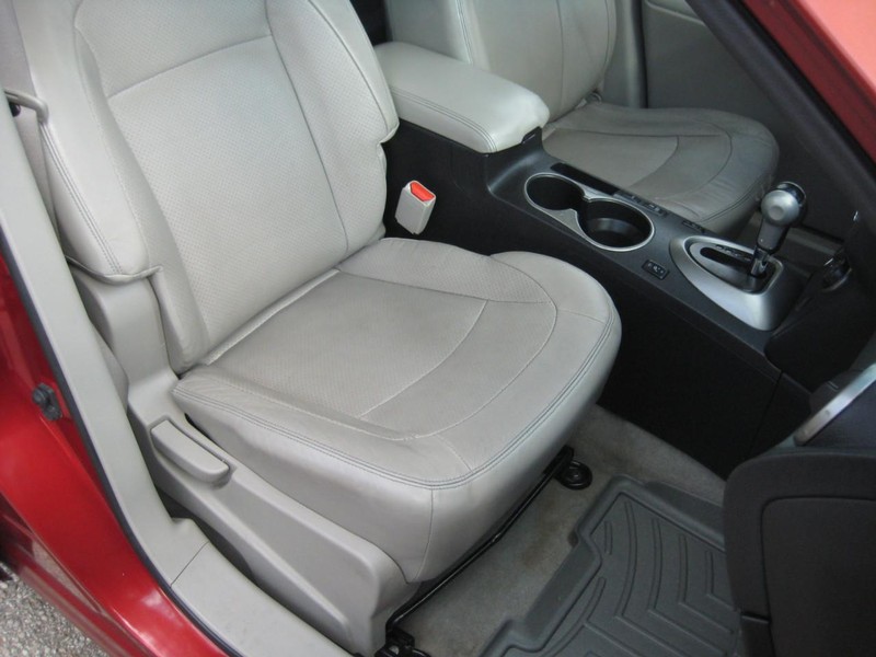 Nissan Rogue Vehicle Image 13