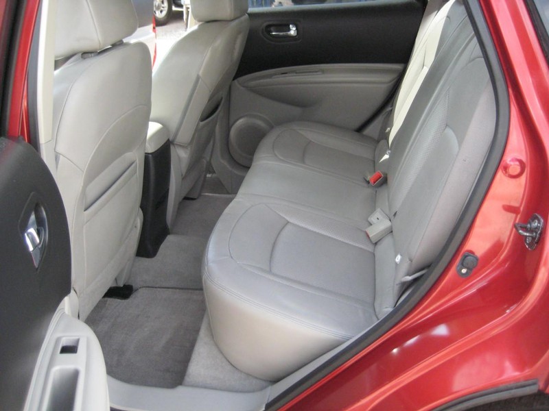 Nissan Rogue Vehicle Image 18