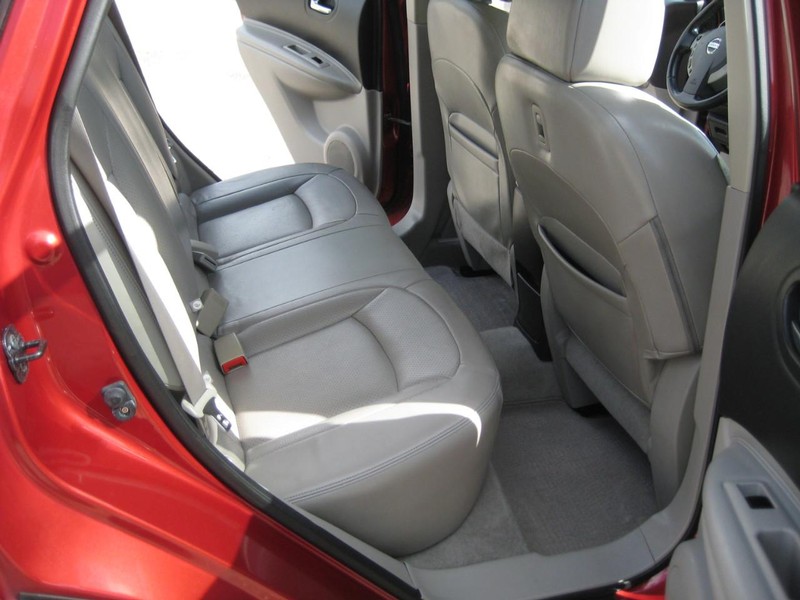Nissan Rogue Vehicle Image 19
