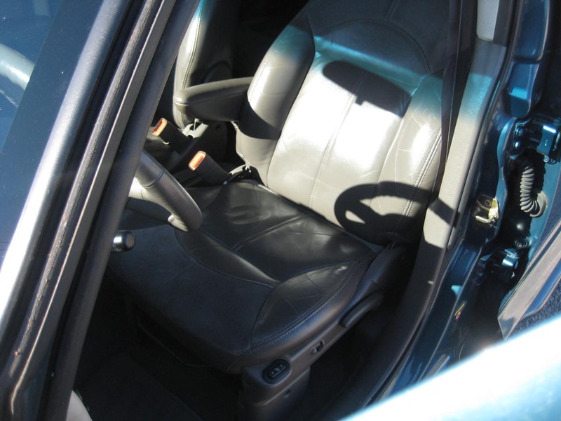 Chrysler PT Cruiser Vehicle Full-screen Gallery Image 09