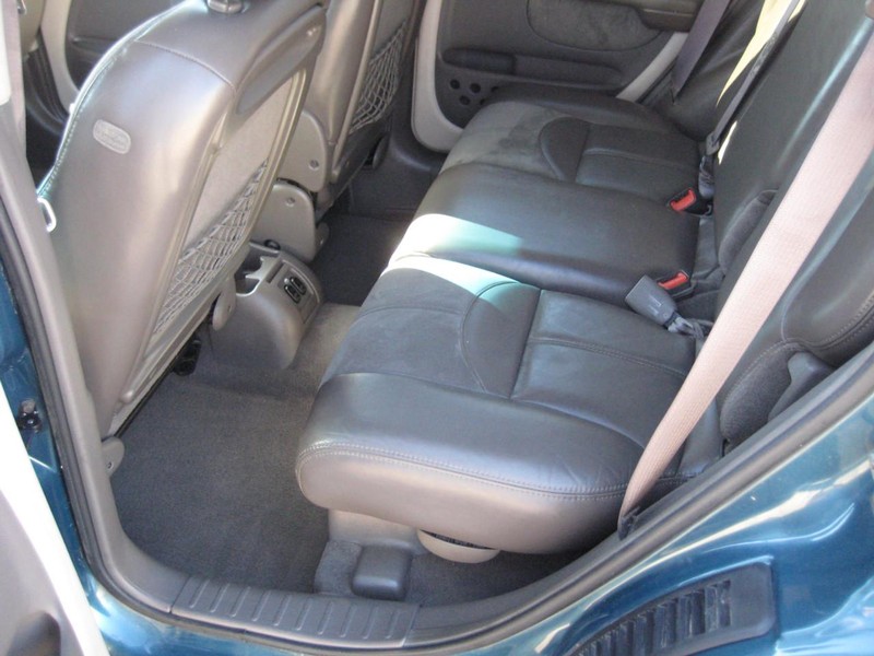 Chrysler PT Cruiser Vehicle Full-screen Gallery Image 10