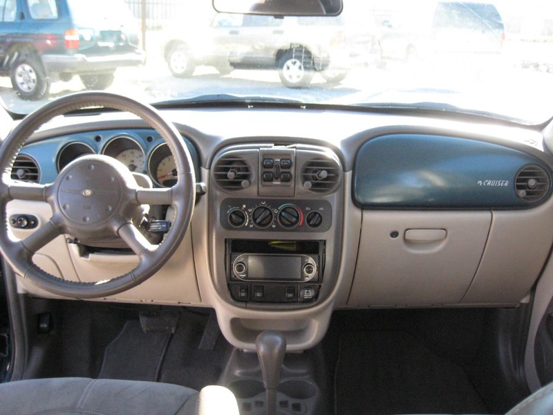 Chrysler PT Cruiser Vehicle Full-screen Gallery Image 11