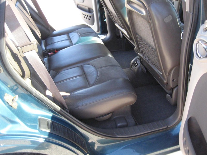 Chrysler PT Cruiser Vehicle Full-screen Gallery Image 12