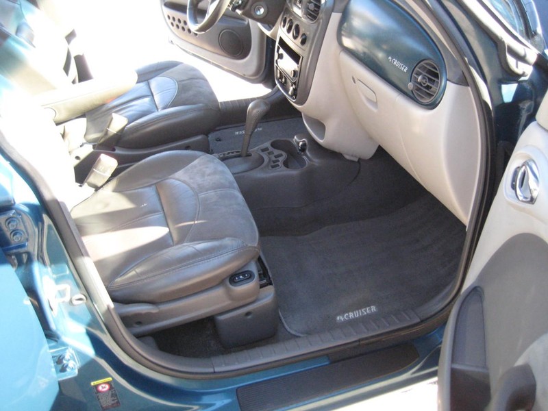 Chrysler PT Cruiser Vehicle Full-screen Gallery Image 13