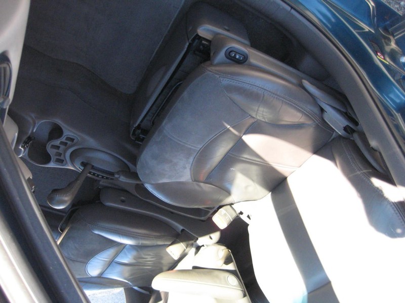 Chrysler PT Cruiser Vehicle Full-screen Gallery Image 14