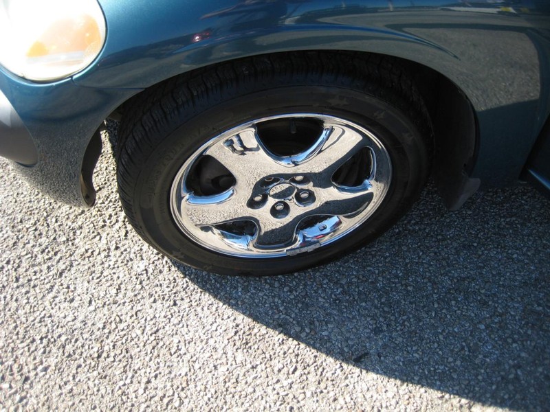 Chrysler PT Cruiser Vehicle Full-screen Gallery Image 17
