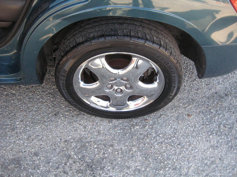 Chrysler PT Cruiser Vehicle Full-screen Gallery Image 18