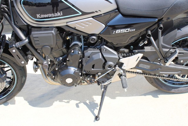 Kawasaki Z650RS Vehicle Image 05