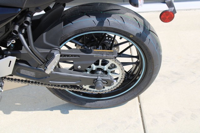 Kawasaki Z650RS Vehicle Image 06