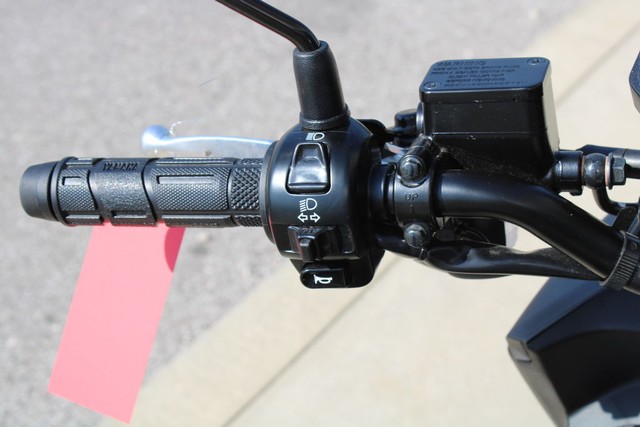 Yamaha Zuma 125 Vehicle Image 09