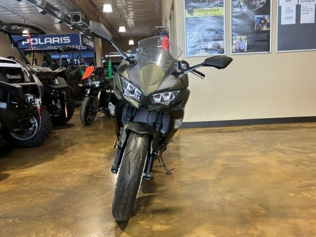 Kawasaki Ninja® 650 ABS Metallic Covert Green/Met Vehicle Image 02