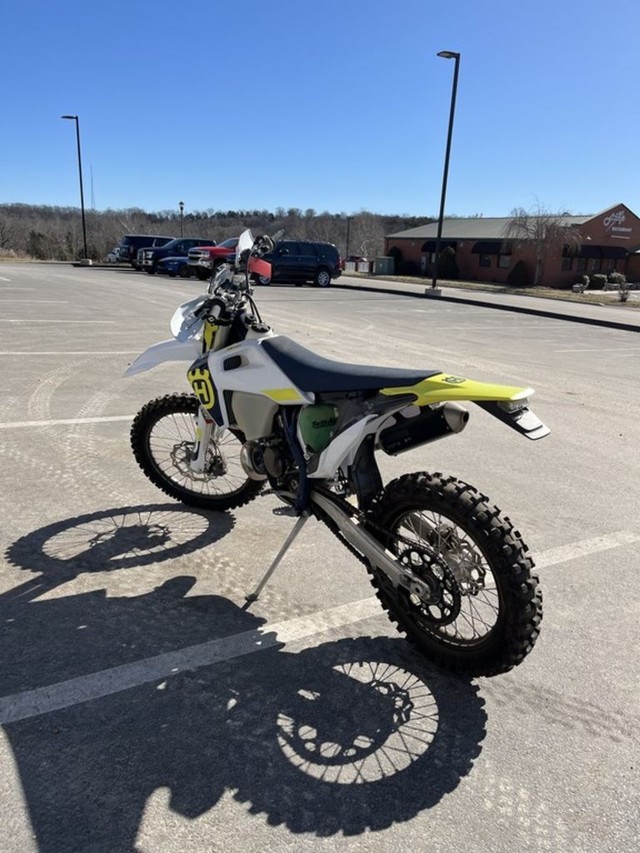 Husqvarna TE 150 Vehicle Image 02