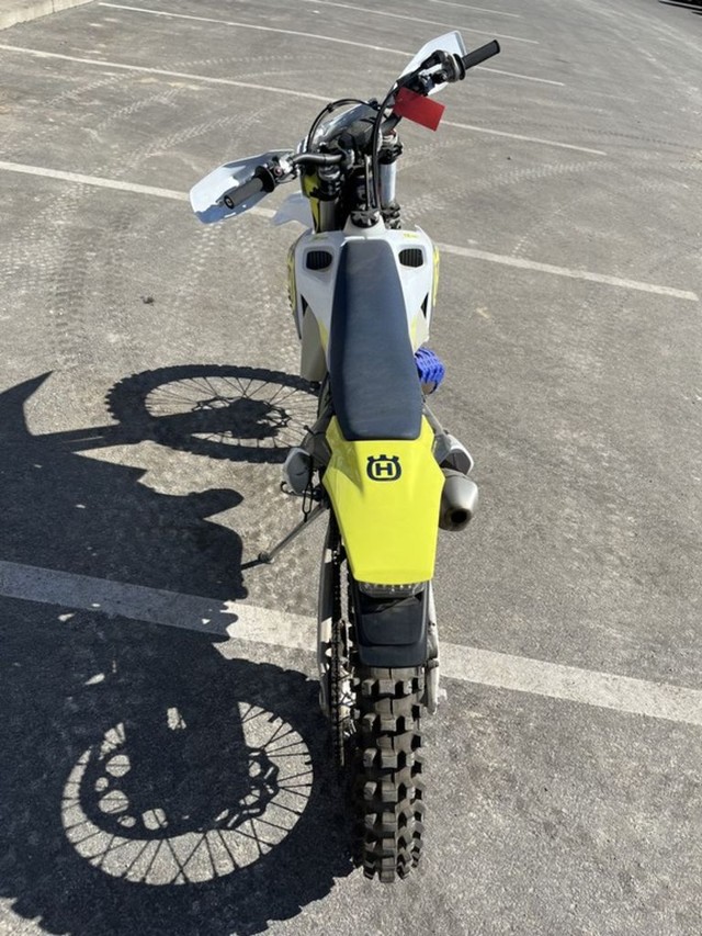 Husqvarna TE 150 Vehicle Image 03
