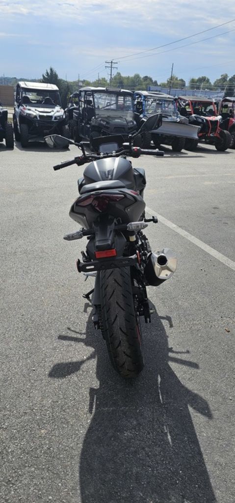 Kawasaki Z500 SE ABS Vehicle Image 02