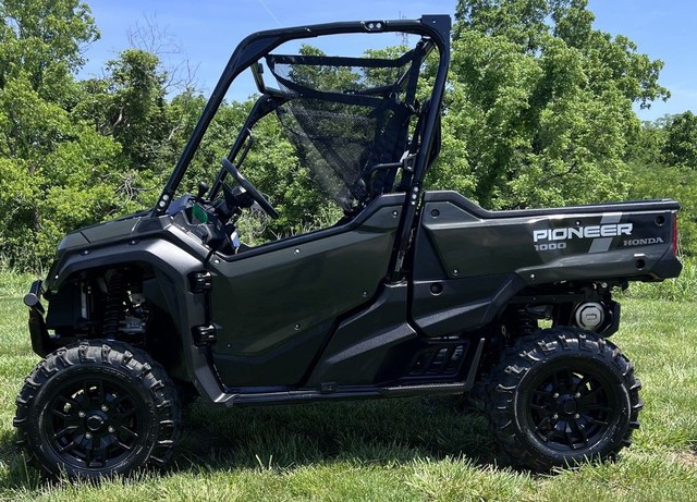Honda Pioneer 1000 Deluxe Vehicle Image 02