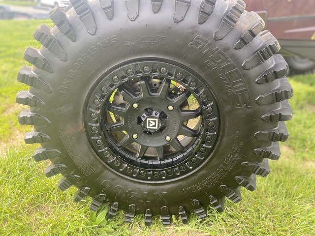 Polaris RZR® RS1 White Lightning Vehicle Image 09