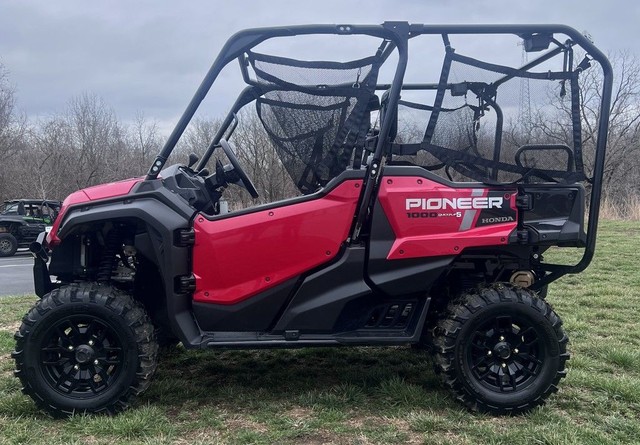 Honda Pioneer 1000-5 Deluxe Vehicle Image 02